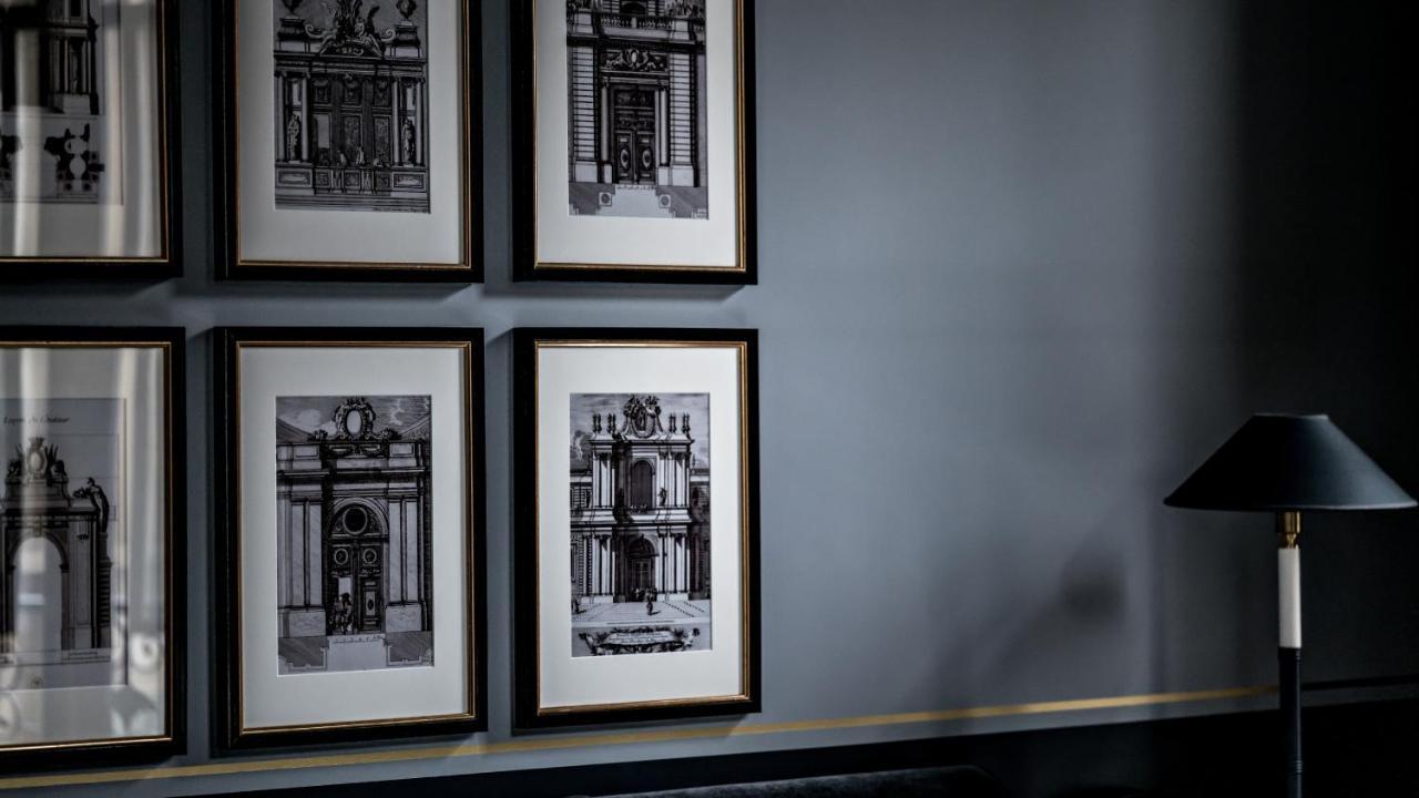 Monsieur George Hotel & Spa - Champs-Elysees Párizs Kültér fotó Prints of the facade of the National Theatre, 2016
