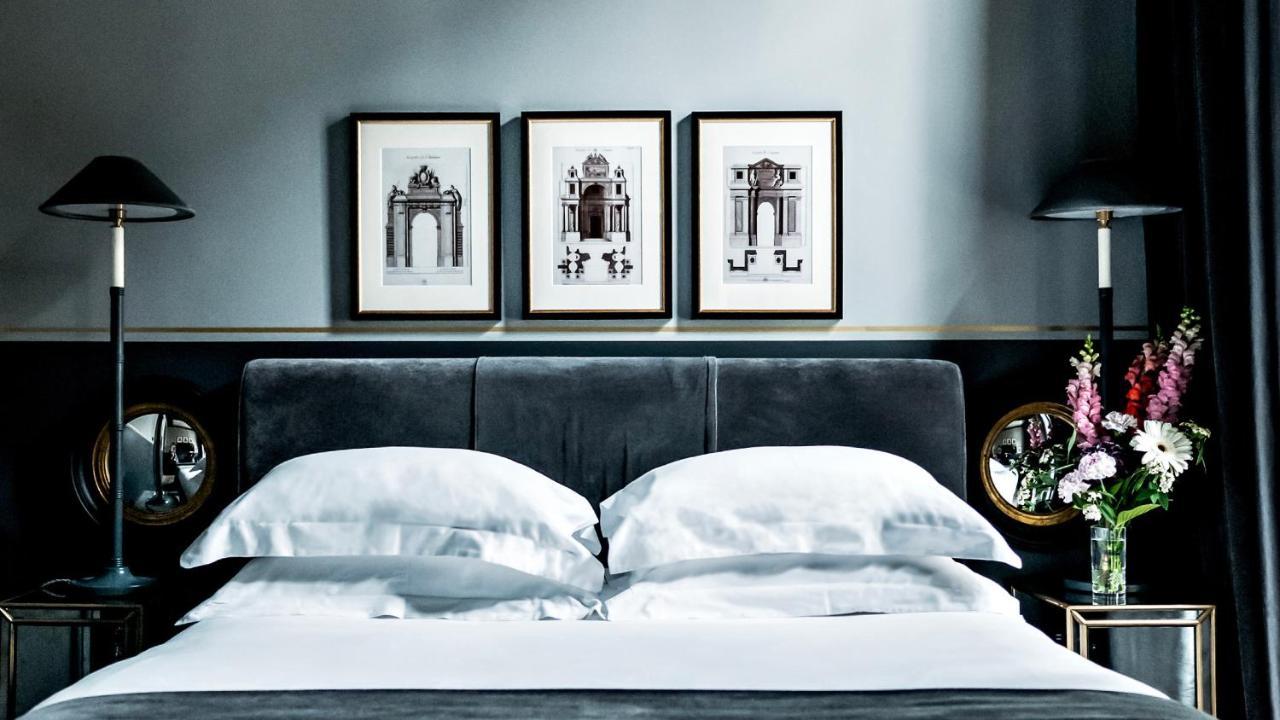 Monsieur George Hotel & Spa - Champs-Elysees Párizs Kültér fotó A bedroom at the hotel