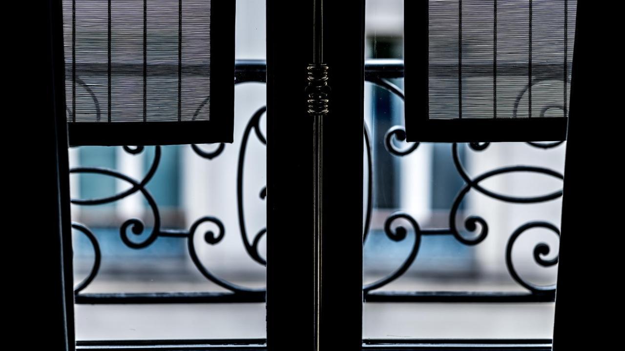 Monsieur George Hotel & Spa - Champs-Elysees Párizs Kültér fotó Detail of the gate