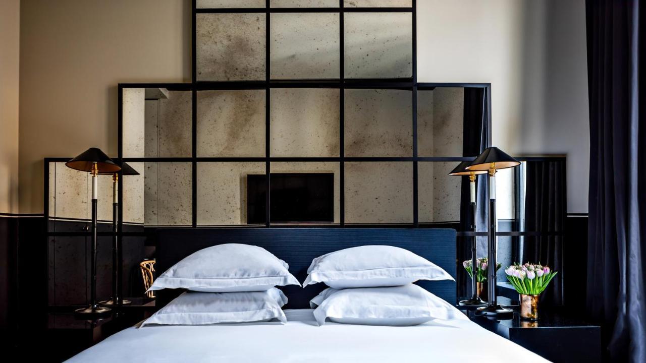 Monsieur George Hotel & Spa - Champs-Elysees Párizs Kültér fotó A bedroom at the Hotel